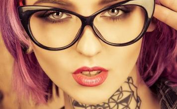 Tattoo Piercing Entscheidung Arten Hals