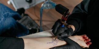 Tattoo Nachstechen – Bedeutung, Erklärung & Leserfragen