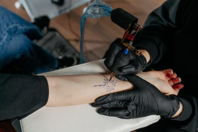 Tattoo Nachstechen – Bedeutung, Erklärung & Leserfragen Tattoo Nachstechen – Bedeutung, Erklärung & Leserfragen