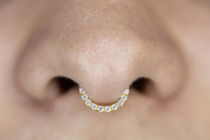 Septum Piercing – Was du über Auswahl, Pflege und Heilung wissen musst! Septum Piercing – Was du über Auswahl, Pflege und Heilung wissen musst!